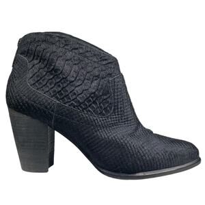 UGG Women’s Charlotte Black Snakeskin Embossed Ankle Boot Size US 9